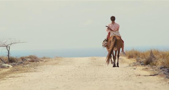 玛琳娜在“旅程”中的背影