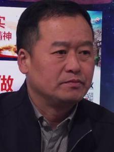 在《咱们村来了贴心人》里魏玉宝饰演陈平的角色剧照