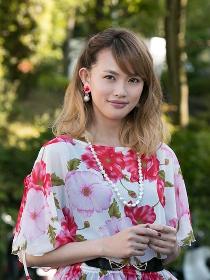 在《卖房子的女人》里臼田麻美饰演珠城こころ的角色剧照