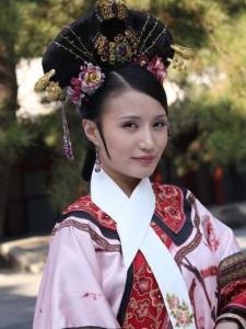 在《后宫甄嬛传》里万美汐饰演吕盈风/欣嫔的角色剧照