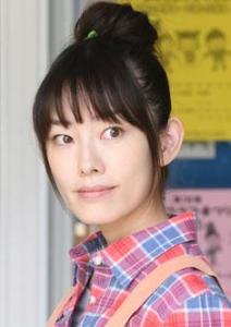 在《继母与女儿的蓝调》里桥本真实饰演西条乙女的角色剧照