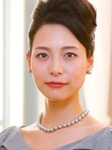 在《女人的勋章》里相武纱季饰演坪田胜美的角色剧照