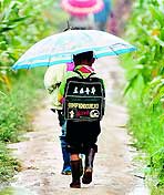 阳光下的留守儿童