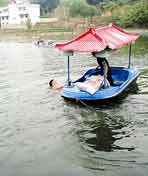 水库里的生死救援