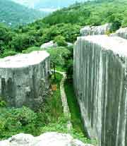 阳山问碑